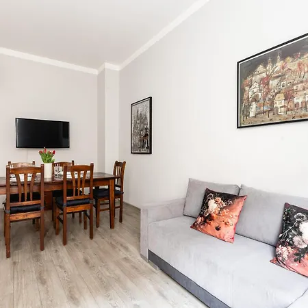 Starowislna 1, Main Square Daire *