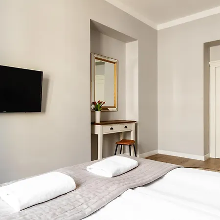 Starowislna 1, Main Square Daire