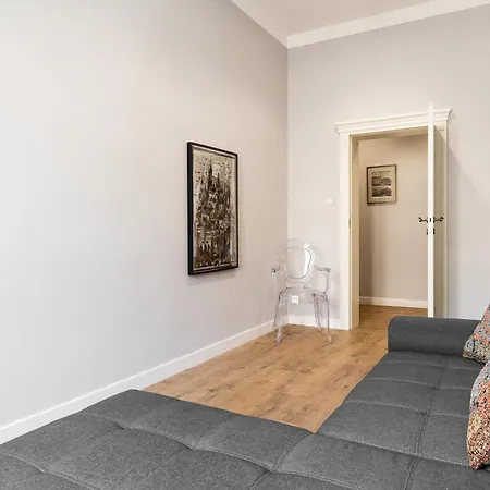 Daire Starowislna 1, Main Square