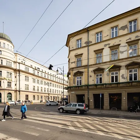 Starowislna 1, Main Square Daire