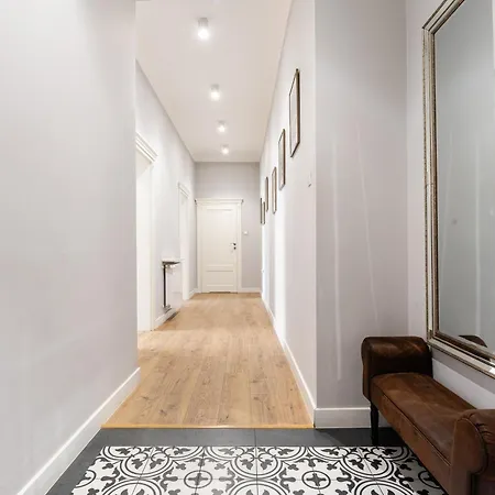 Starowislna 1, Main Square *